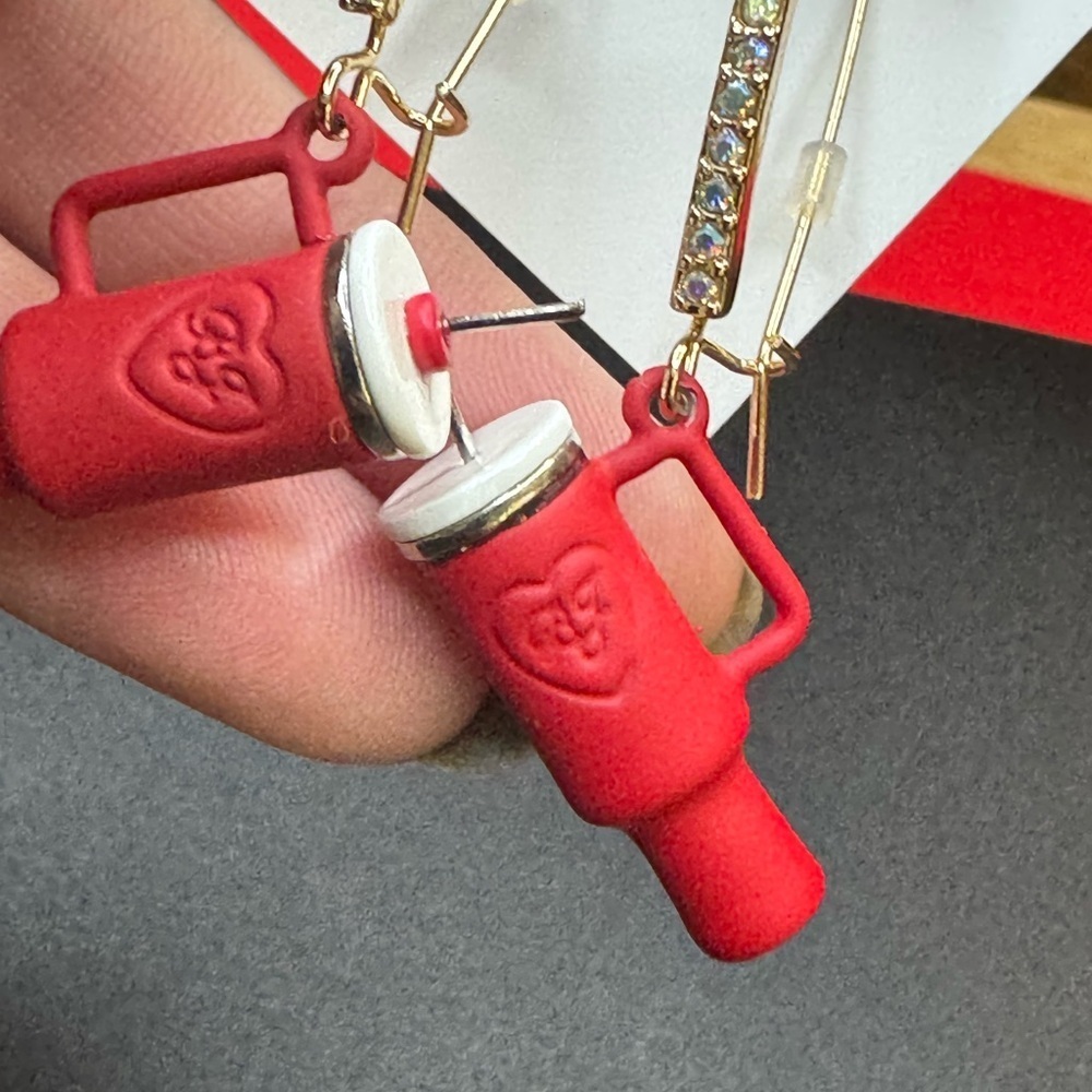 Super Cute Betsey Johnson Water Bottle Earrings - Picture 4 of 4